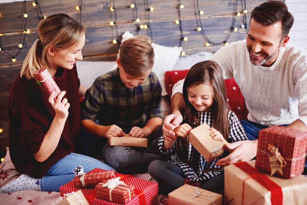 Secret Santa: Ιδέες δώρων για κάθε μέλος της οικογένειας